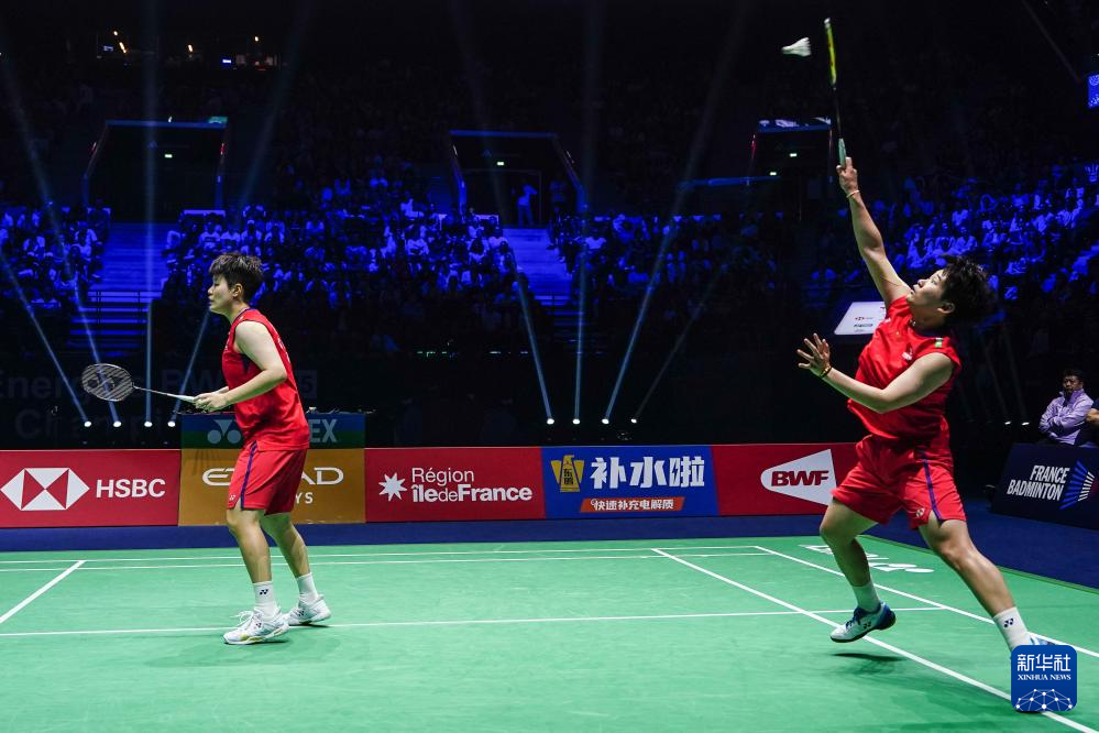 尽管他决定 尽管他决定