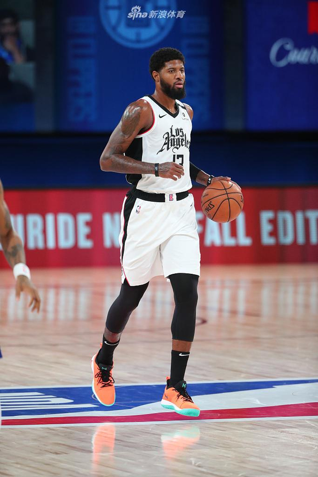 他笑着说 他笑着说